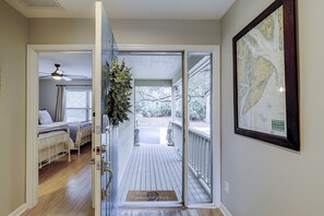 2 bedrooms, iron/ironing board, internet, bed sheets