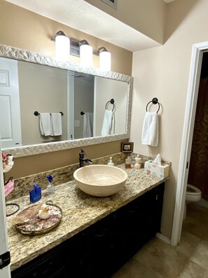 Combined shower/bathtub, hair dryer, towels, soap - Suite Stay with Heavenly Views (Tucson)