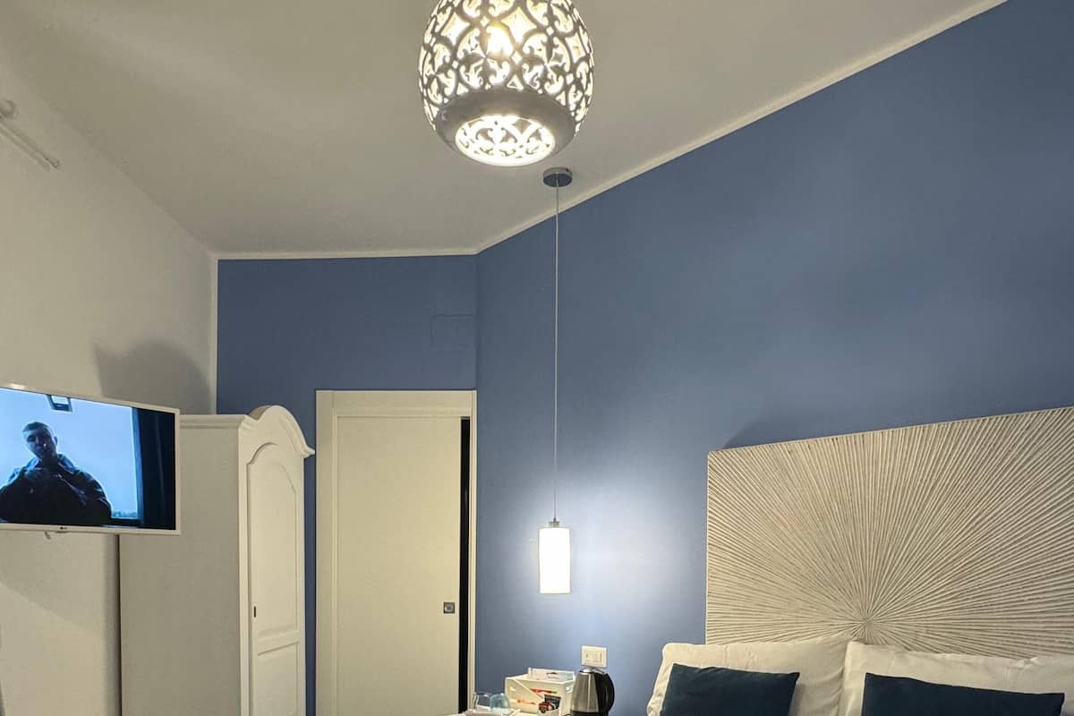 Junior Room | 1 bedroom, in-room safe, soundproofing, free WiFi