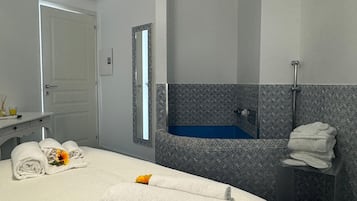 Junior Room | 1 bedroom, in-room safe, soundproofing, free WiFi