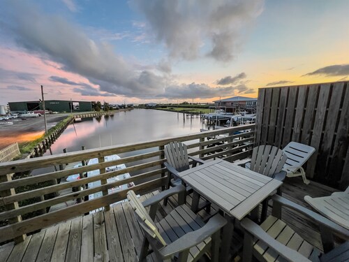 Offshore Paradise: Steps from the Gulf