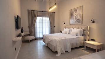 Business Room | Egyptian cotton sheets, premium bedding, minibar, desk