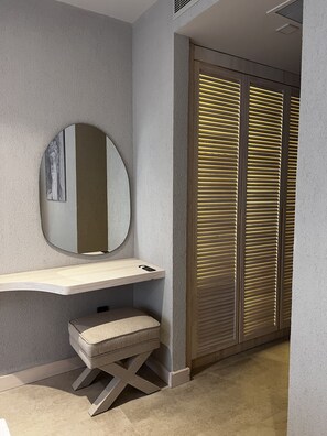 Habitación superior | Sábanas de algodón egipcio, ropa de cama de alta calidad, minibar