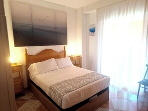 3 bedrooms, iron/ironing board, travel crib, free WiFi - WINTER SUPER PRICES €1490€WIFI,NETFLIX,TV SAT POOL, TERRACE,HEATING175 MTS BEACH, (Fuengirola)