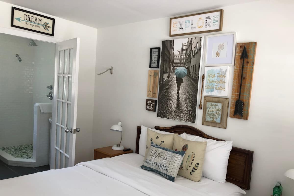 Habitación individual | Decoración personalizada y muebles diferentes