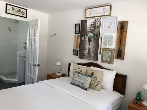 Dame Fortune's Cottage Court