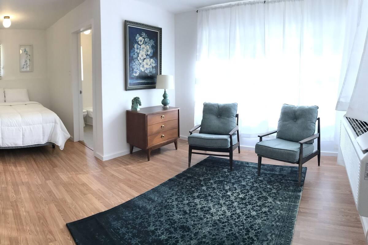 Habitación Deluxe | Decoración personalizada y muebles diferentes