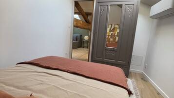 2 chambres, fer et planche à repasser, lit parapluie, Wi-Fi gratuit