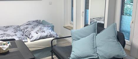 1 bedroom, desk, free WiFi, bed sheets