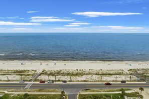 Beach nearby - Sleeps 10, Pet Friendly, Fully Fenced Back Yard! (Mexico Beach)