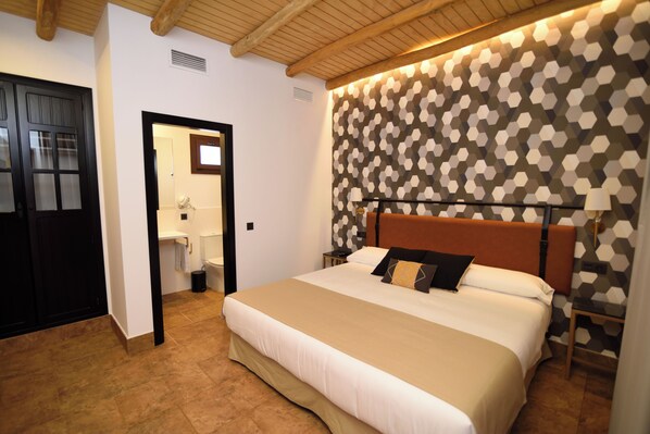 Habitación doble Deluxe, 1 cama King size, acceso para personas con movilidad reducida | Ropa de cama de alta calidad, edredón y camas Select Comfort
