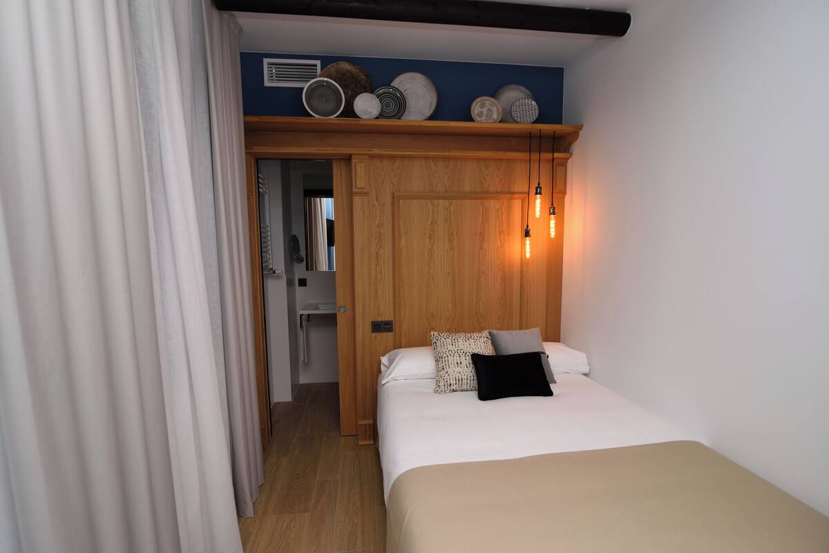 Habitación individual | Ropa de cama de alta calidad, edredón y camas Select Comfort