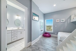 4 Schlafzimmer, Bügeleisen/Bügelbrett, kostenloses WLAN, Bettwäsche