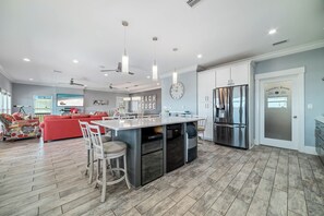 Interior - Your Private Paradise Awaits! (Gulf Shores)