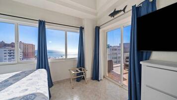 4 chambres, coffres-forts dans les chambres, fer et planche Ă repasser