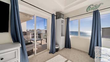 4 bedrooms, in-room safe, iron/ironing board, travel crib