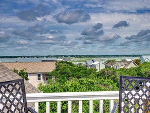 Property grounds - All new 5br/4.5ba home w/ocean views! Close to beach w/elevator and day dock. (Surf City)
