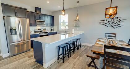 Deja Blue - Pet-friendly, Waterfront Cottage at Oyhut Bay Seaside Village