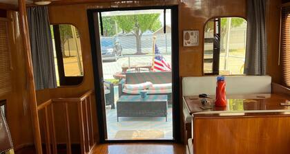 Serendipity motor yacht