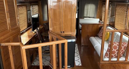 Serendipity motor yacht