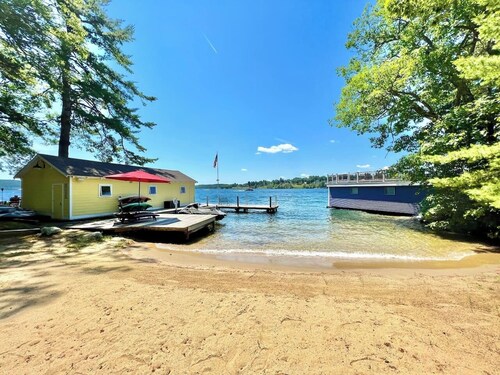 Lake Winni- Amazing waterfront oasis- beach, dock and more!
