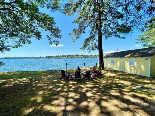 Lake Winni- Amazing waterfront oasis- beach, dock and more!