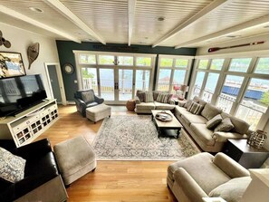 TV, fireplace, DVD player, books - Lake Winni- Amazing waterfront oasis- beach, dock and more! (Laconia)