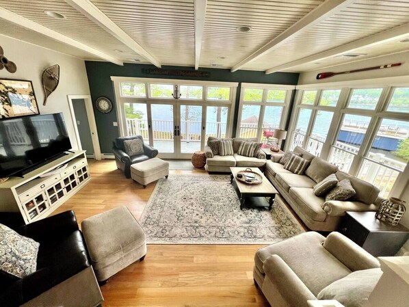 TV, fireplace, DVD player, books
