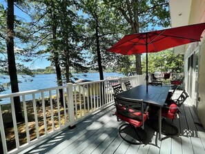 Outdoor dining - Lake Winni- Amazing waterfront oasis- beach, dock and more! (Laconia)