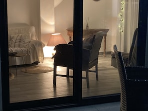 Smart TV, books - Garden-level 2-room apartment (Baie Orientale)