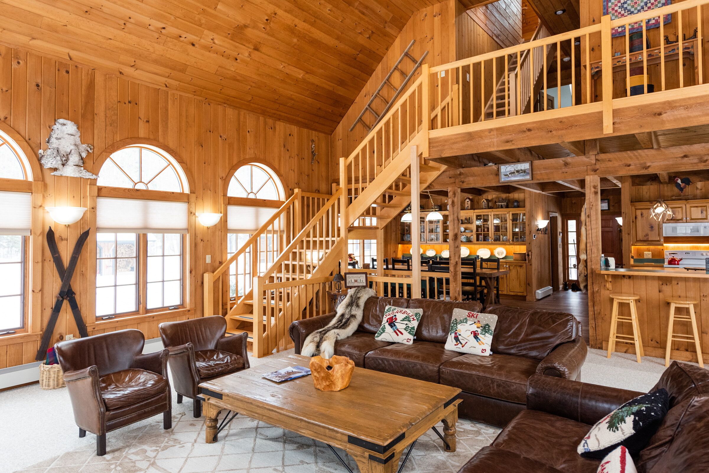 Smart TV, chimenea, futbolito y tenis de mesa 