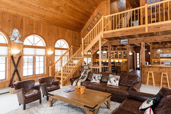 智能電視、壁爐、足球機、乒乓球設施