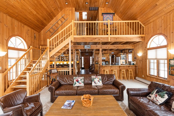 Smart-tv, eldstad, bordsfotboll och ett bordtennisbord