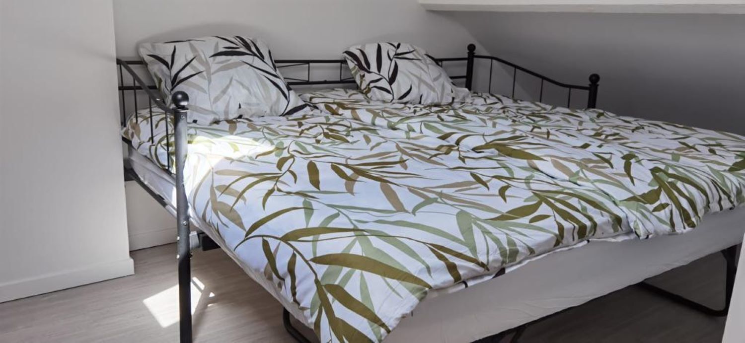 3 bedrooms, desk, WiFi, bed sheets