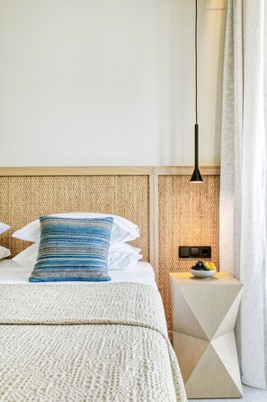 In-room safe, desk, soundproofing, free WiFi - Hidden Cove Corfu (Corfu)