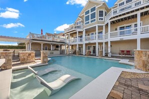 A heated pool, sun loungers - Discounted, Gorgeous, Luxury, Cabana Service, Elevator, Theater Room, C0225 (Corolla)