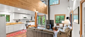 Stevens Pass Basecamp- minutes to skiing!