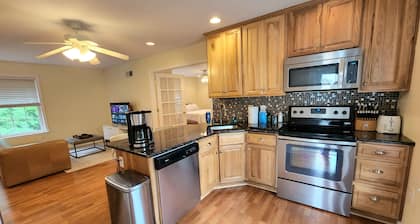 Idyllic carriage house private 2 car garage W/D
