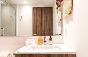 Dutxa, assecador de cabells i tovalloles