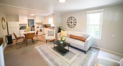Adorable and Cozy Bungalow - 2 Bedrooms - 1 bath
