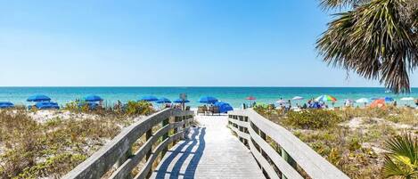 Una spiaggia nelle vicinanze