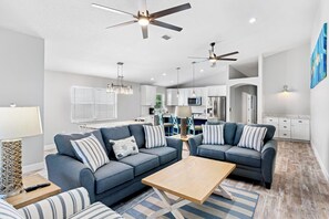 TV - 16 Guests- 2 Golf Carts (Indian Rocks Beach)