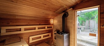 Cozy weekend house for couples or business travelers