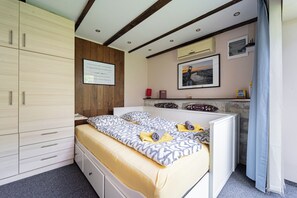 1 bedroom, desk, iron/ironing board, free WiFi