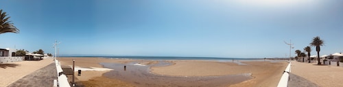 Apartment Alegría | Stylish, newly renovated accommodation right by the sea