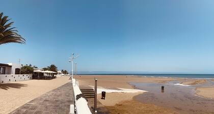 Apartment AlegrĂa | Stylish, newly renovated accommodation right by the sea