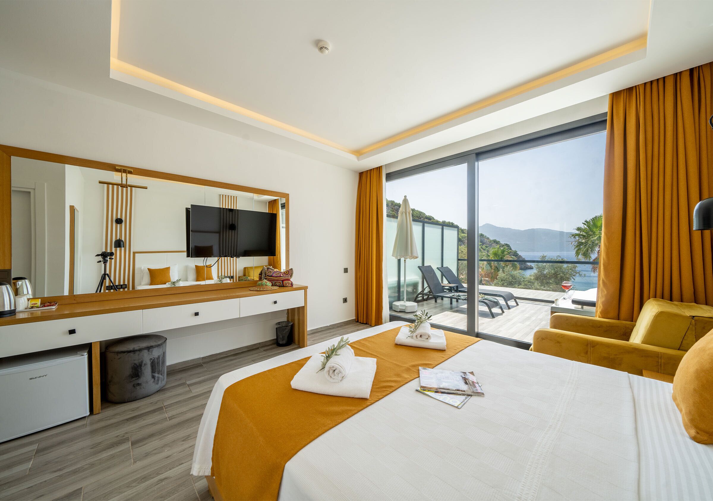 Premium bedding, minibar, desk, laptop workspace