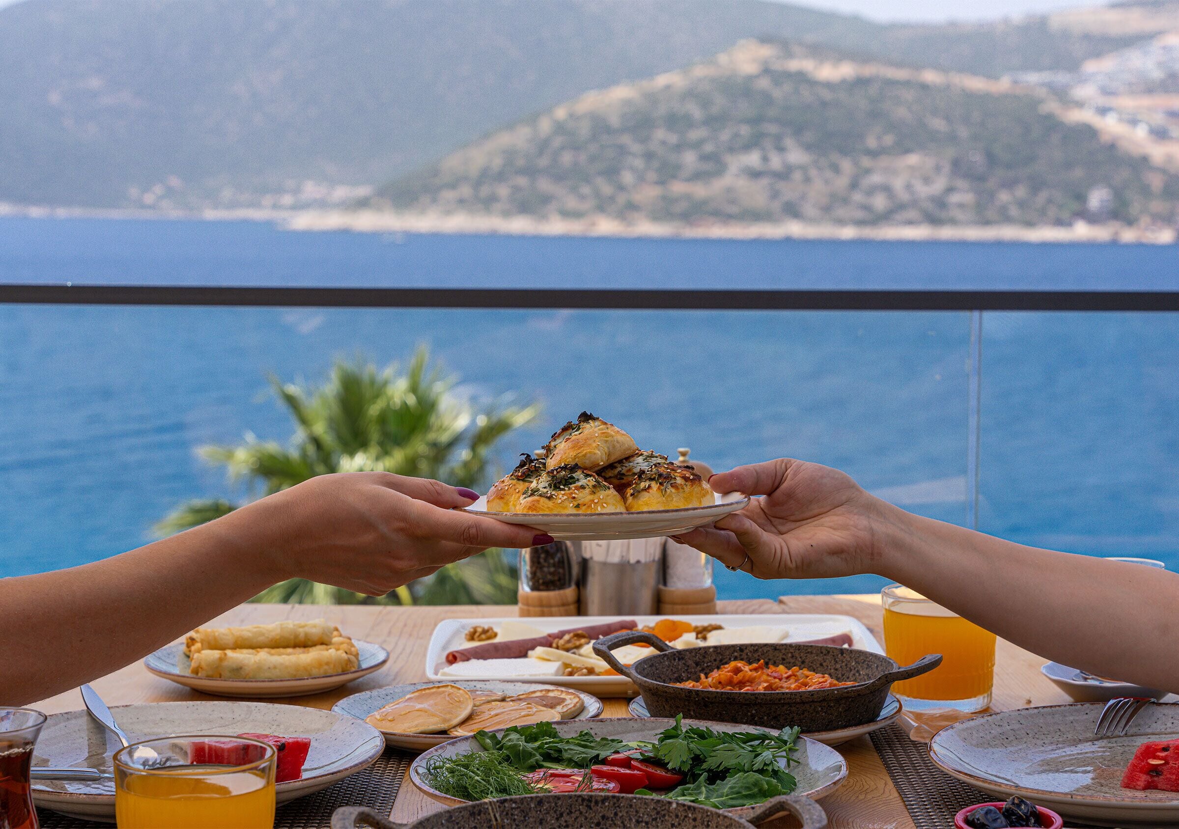 Free daily full breakfast 