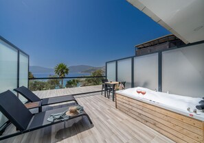 Elite Room with Jacuzzi | Terrass/Patio