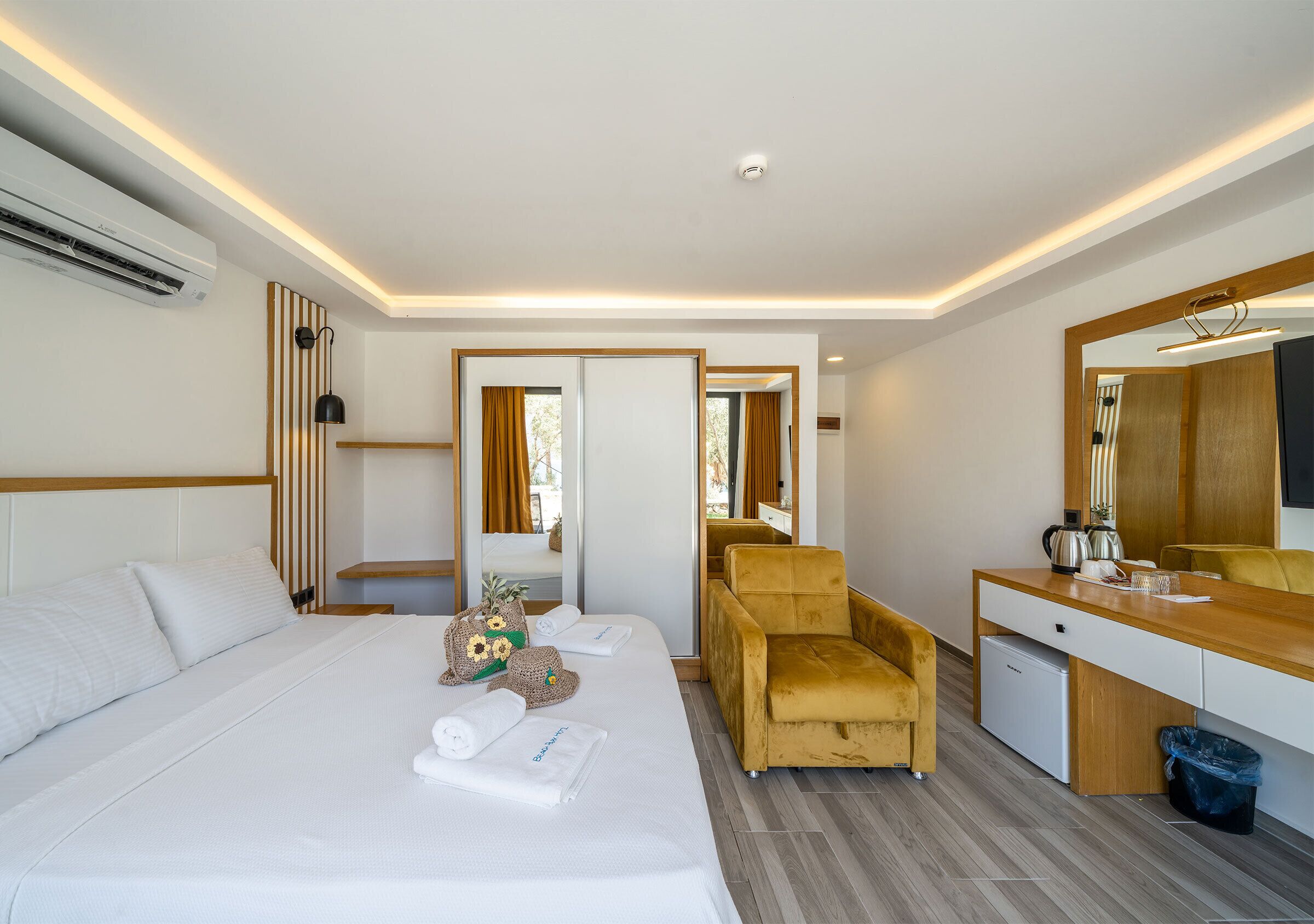 Phòng Economy | Bộ đồ giường cao cấp, minibar, bàn 